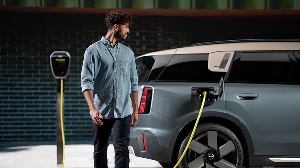 MINI Electromobility - charging teaser